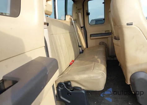 2011 Ford F-250 Lariat z USA, uszkodzony, nr VIN 1FT7X2B64BEB02463